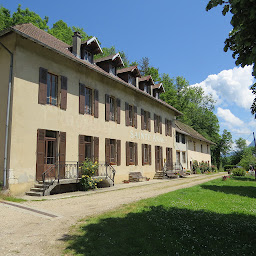 Photo n°6 de Domaine Sainte Anne: Chambres d'hôtes avec spa et sauna en Savoie, salle de réception, proche Chambéry, Parc de Chartreuse à Saint-Franc (Spa en extérieur)