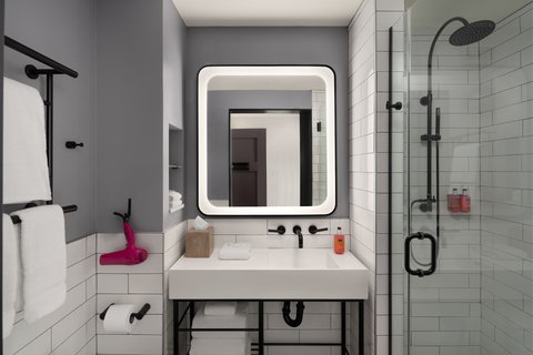 Moxy San Diego Downtown/Gaslamp Quarter by null