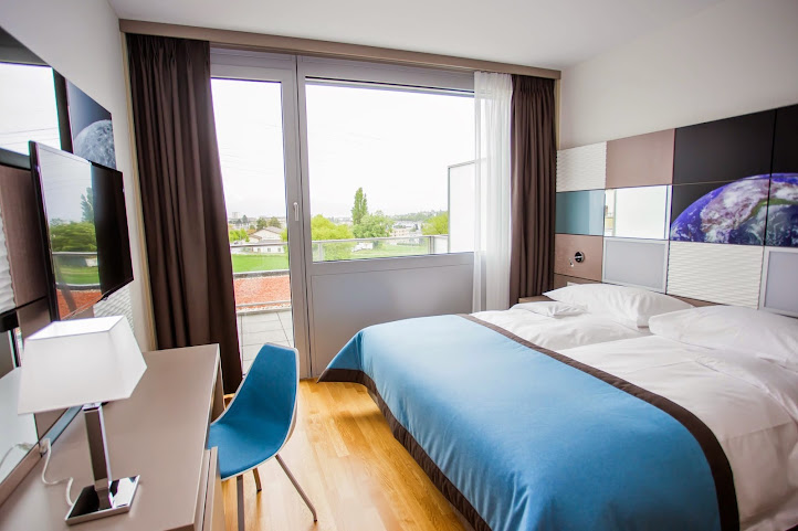 Discovery Hotel by null