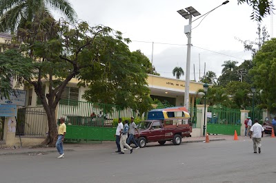 Photos of Postal Office of P&eacute;tion-Ville