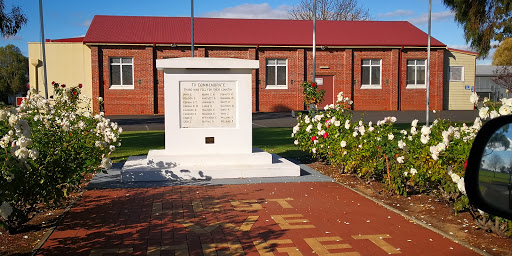 Dardanup Cenotaph - Thumbnail