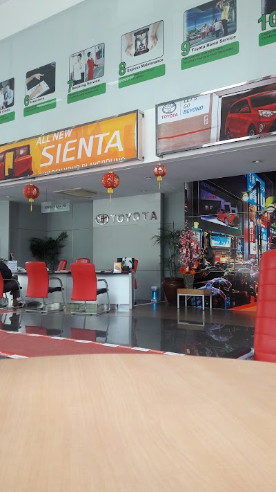 Photos of Toyota Auto2000 Sukun Malang