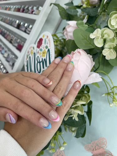 Nail Bar Blacksburg interior view