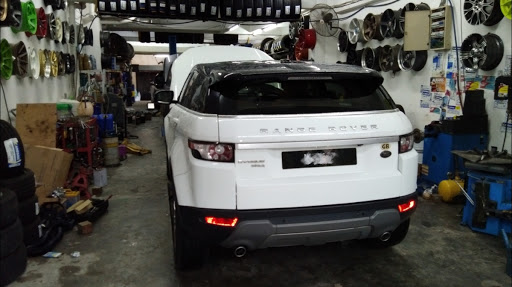 Bengkel Kereta YH