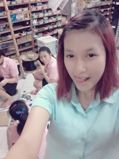 electronics-store