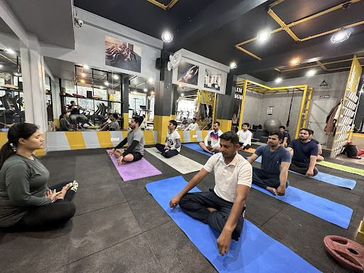 SR FITNESS HUB (GYM ZUMBA CARDIO)