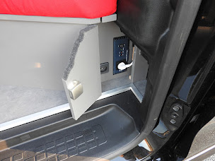 Photo n°5 de LOUINEAU AGENCEMENT : aménagement de véhicule à La Roche-sur-Yon (Menuisier)