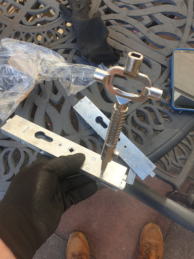 Locksmith R US - Visual