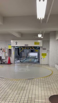 ワンノットトレーズビル駐車場