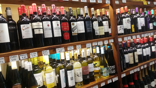 BODEGA SANT LLORENÇ . Vinos, Cavas, Licores y Vinos a granel