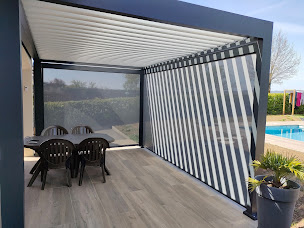 Photo n°2 de Metallerie Et Ouvertures - Sur Mesure Menuiserie à Chassal-Molinges (Magasin de stores et de rideaux)