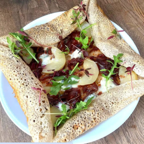 Madeleine's Creperie Open Times