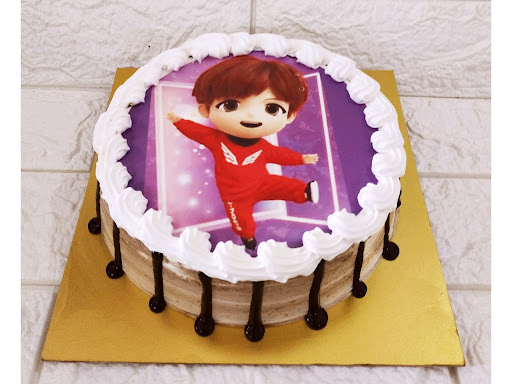 J birthday cake post image