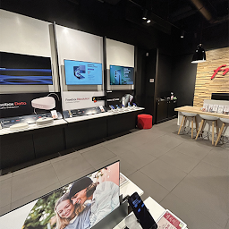 Photo n°23 de Free - Boutique La Défense - Les 4 temps à Puteaux (Opérateur téléphonique)