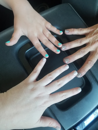 V Spa Nails - Thumbnail