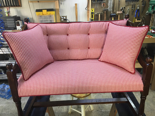 Mark Eric Upholstery Logo