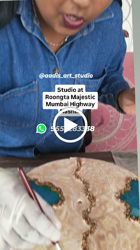 I was simply recording this resin art reel when an unexpected moment made my day. ❤️