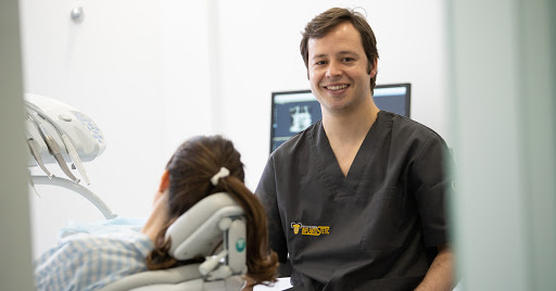 Clínica Dental Navalcarnero- Implantostetic