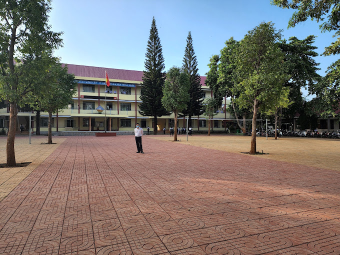 Trường THPT Krông Ana