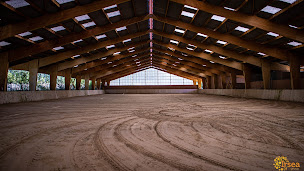 Photo n°1 de Les Ecuries des Moucans à Apt (Écurie)
