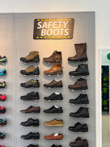 Novus Raub Shoe Store Pantai Timor