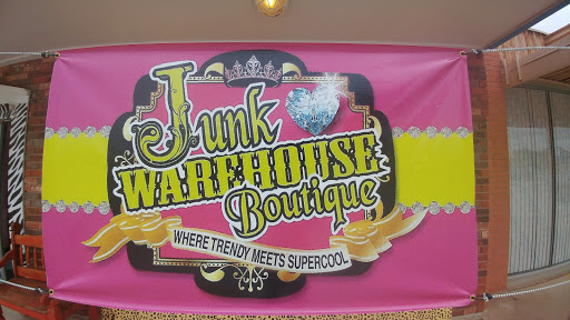Junk Warehouse - Visual