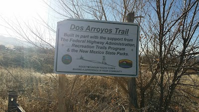 Dos Arroyos Walking Trail