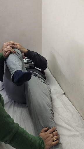 Knee Physiotherapy & Pain Relief Clinic in Sector 12 Noida post image