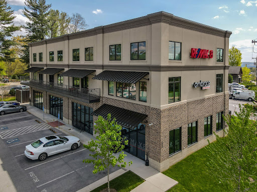 RE/MAX 8 - Visual
