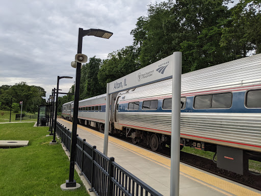 Alton Amtrak Station / Mct Bus