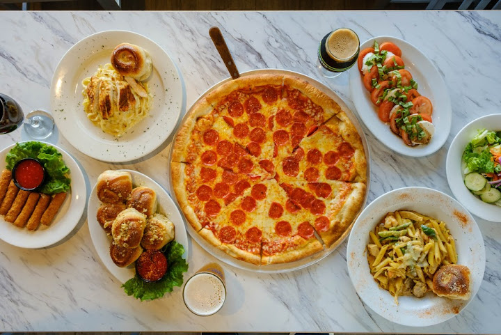 Hawthorne's New York Pizza and Bar 7th Street by null