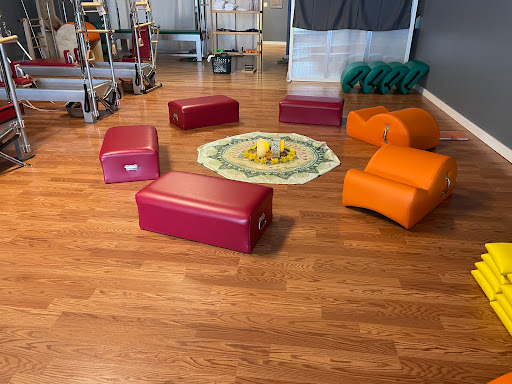 Bee Authentic Pilates - Visual