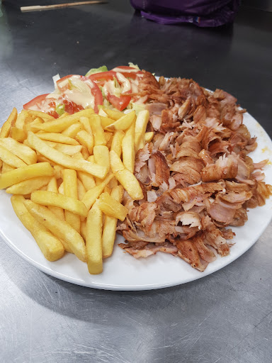Café de Paris bar restaurant kebab tacos burger - Thumbnail