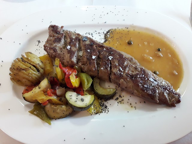 El Caballo Rojo Restaurant