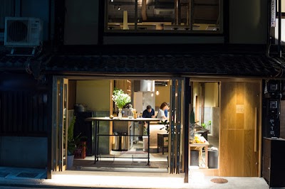 四方食店(旧イソスタンド)