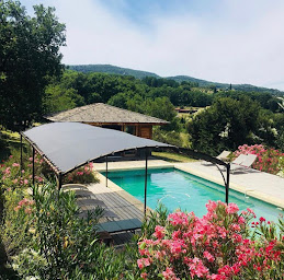 Photo n°2 de Château De Peyrolles à Apt (Agence de location d’appartements à court terme)