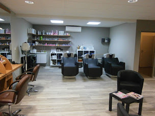 Photo n°5 de Carré Bleu à Chef-Boutonne (Salon de coiffure)