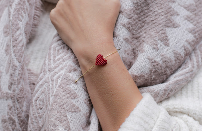 IRENE HUSSEIN ΚΟΛΩΝΑΚΙ