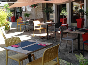 Photo n°83 de Logis Hôtel AMBROISE à Uzerche (Restaurant)
