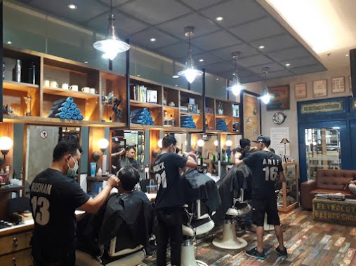 Retrocut Barber Shop, Author: Retrocut Barber Shop Puri Indah Mall