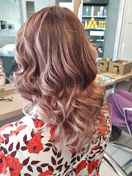 Photo n°23 de Les P'tites Coiff' à Jouet-sur-l'Aubois (Salon de coiffure)