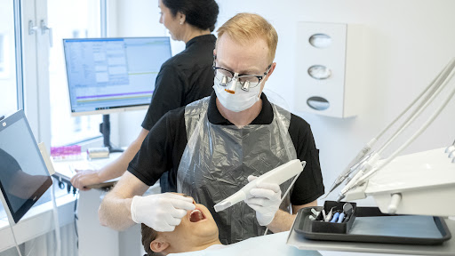 Dentists Viktor Stenlund - Thumbnail