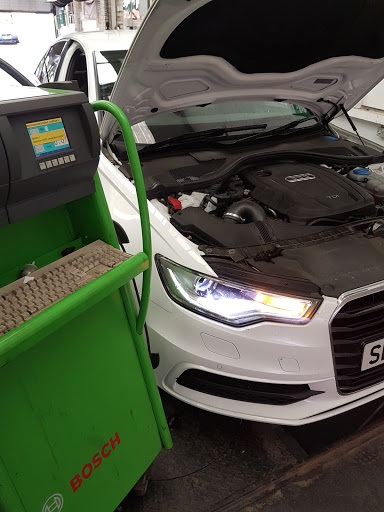 AMK Auto Centre Mot Station Class 4&7 Gallery - United Kingdom