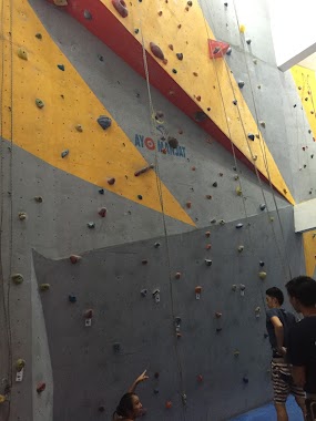 Peak To Peak Indoor Climbing Gym, Author: Elyasa Hariangwibawa