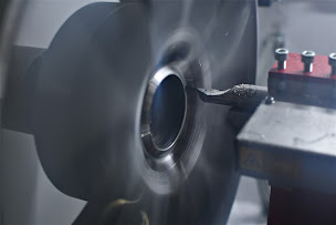 Photo n°5 de Speed Peinture - Carrosserie Agréée Tesla à Marsannay-la-Côte (Atelier de réparation automobile)