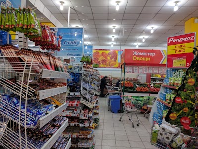 Photos of "Realist" Supermarket