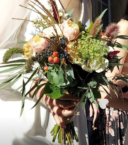 Comments and reviews of Stone Roses Florist