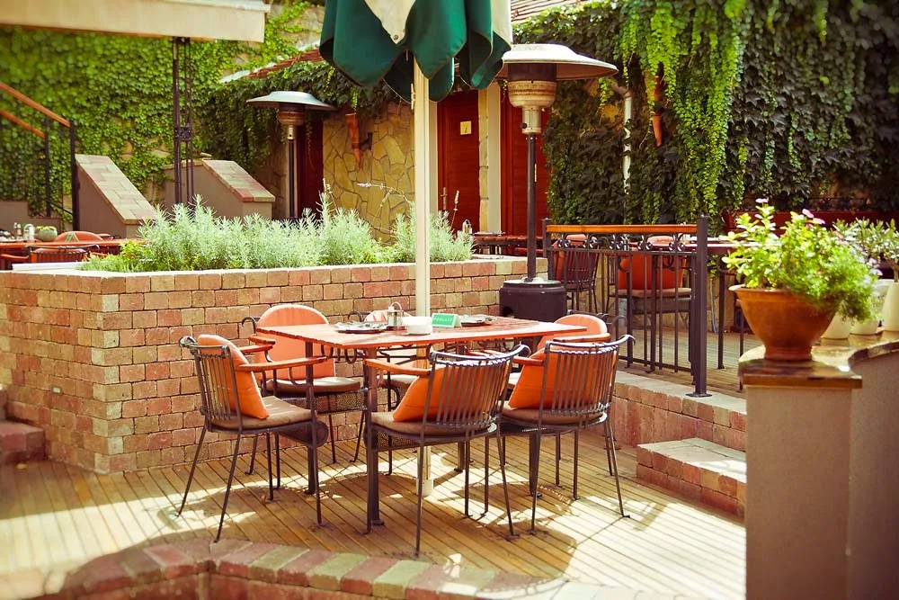 Oliva Hotel & Restaurant