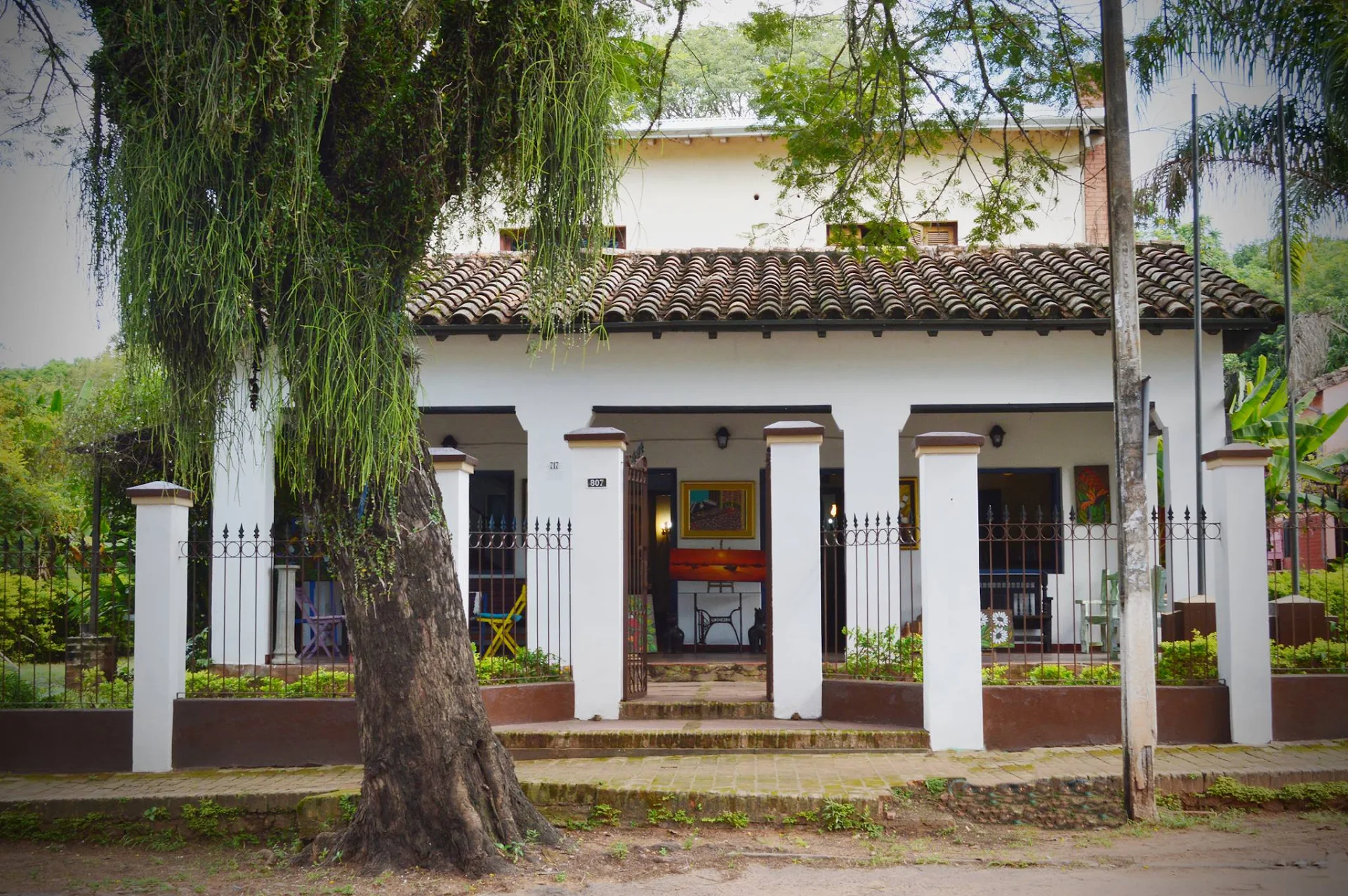 Alto Aregua Galeria de Arte y Posada