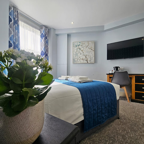 George Hotel by null